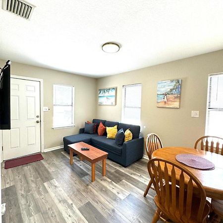 Two Fully Equipped Apartments And A Studio 5 Miles From The Beach St. Petersburg Exteriör bild