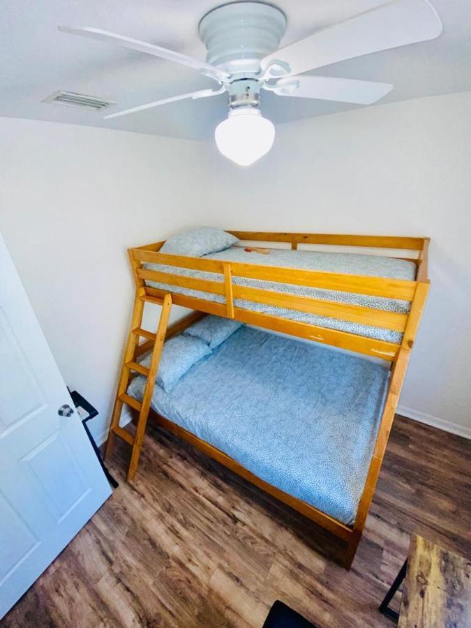 Two Fully Equipped Apartments And A Studio 5 Miles From The Beach St. Petersburg Exteriör bild