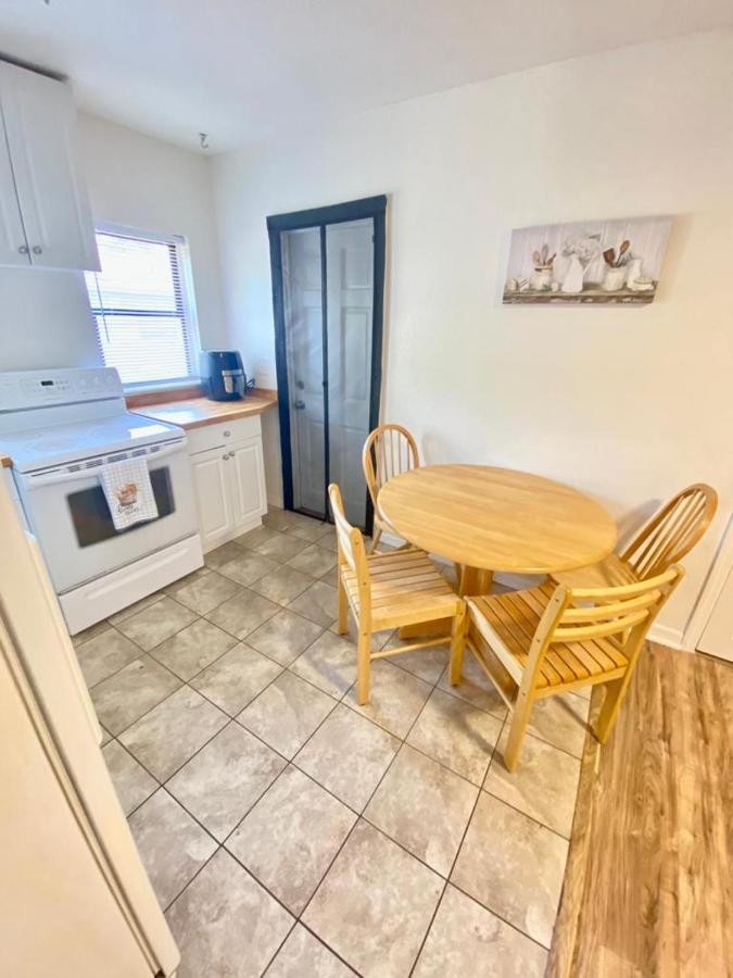 Two Fully Equipped Apartments And A Studio 5 Miles From The Beach St. Petersburg Exteriör bild