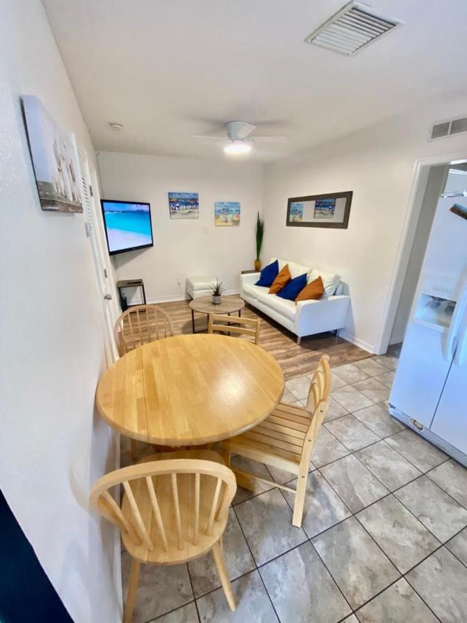 Two Fully Equipped Apartments And A Studio 5 Miles From The Beach St. Petersburg Exteriör bild
