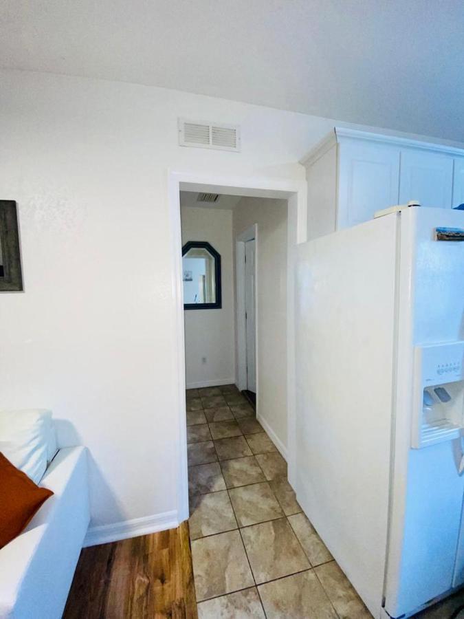 Two Fully Equipped Apartments And A Studio 5 Miles From The Beach St. Petersburg Exteriör bild