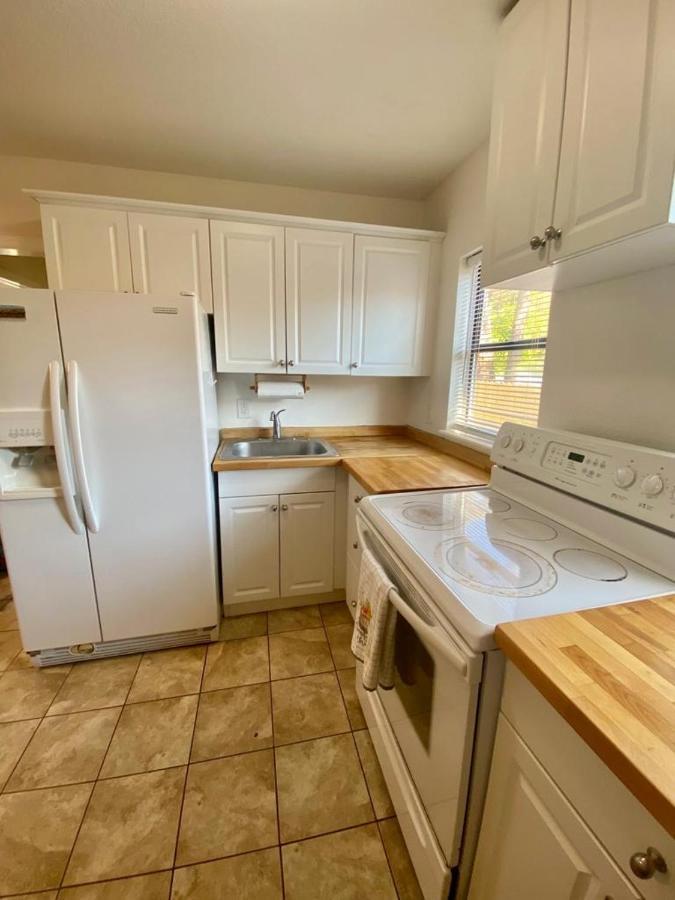 Two Fully Equipped Apartments And A Studio 5 Miles From The Beach St. Petersburg Exteriör bild