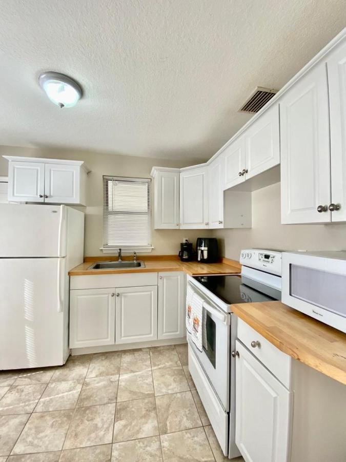 Two Fully Equipped Apartments And A Studio 5 Miles From The Beach St. Petersburg Exteriör bild