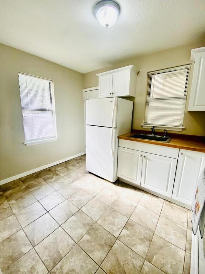 Two Fully Equipped Apartments And A Studio 5 Miles From The Beach St. Petersburg Exteriör bild