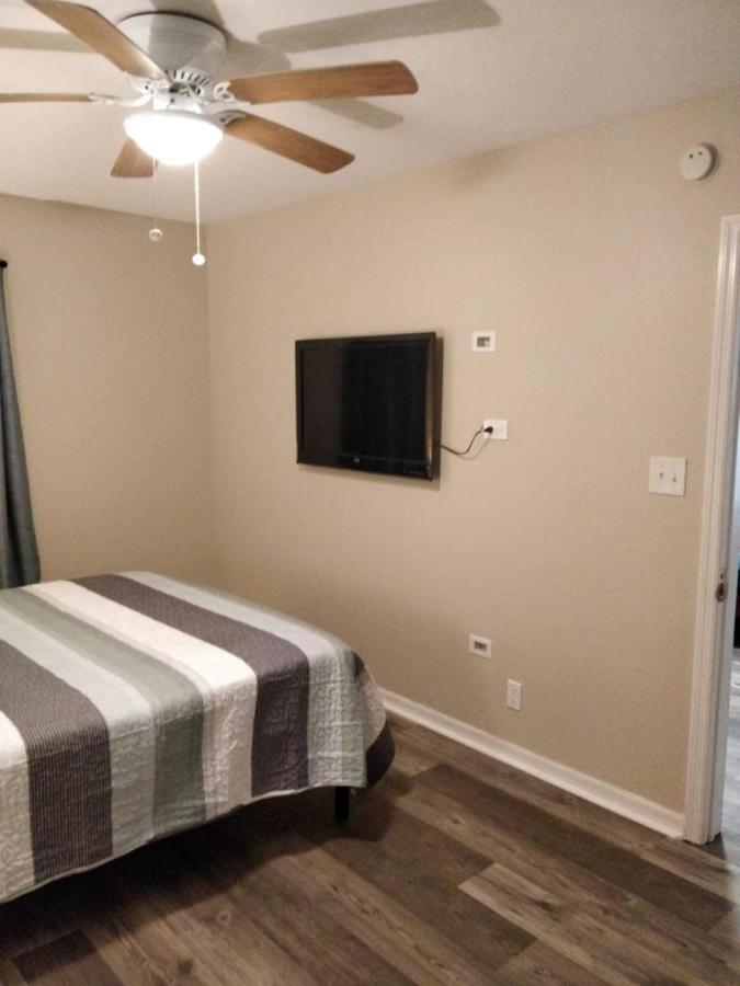 Two Fully Equipped Apartments And A Studio 5 Miles From The Beach St. Petersburg Exteriör bild