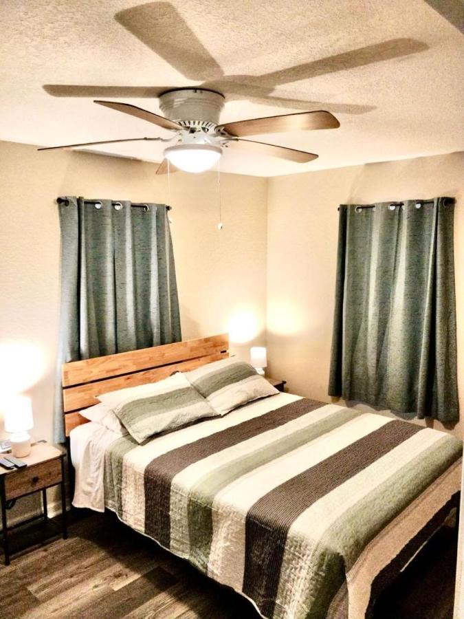 Two Fully Equipped Apartments And A Studio 5 Miles From The Beach St. Petersburg Exteriör bild
