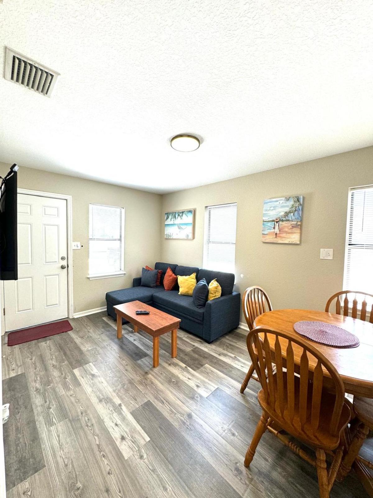 Two Fully Equipped Apartments And A Studio 5 Miles From The Beach St. Petersburg Exteriör bild