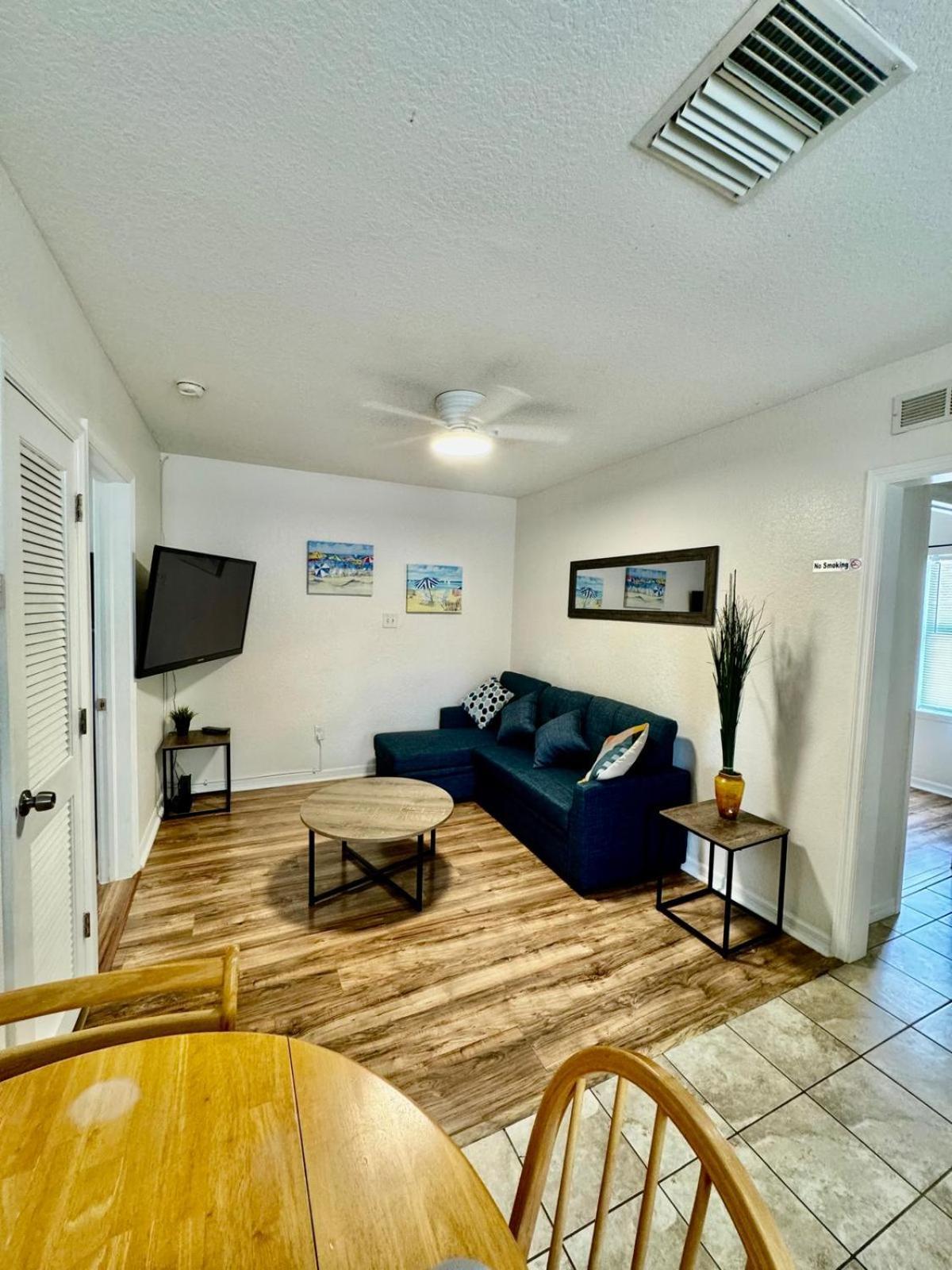 Two Fully Equipped Apartments And A Studio 5 Miles From The Beach St. Petersburg Exteriör bild